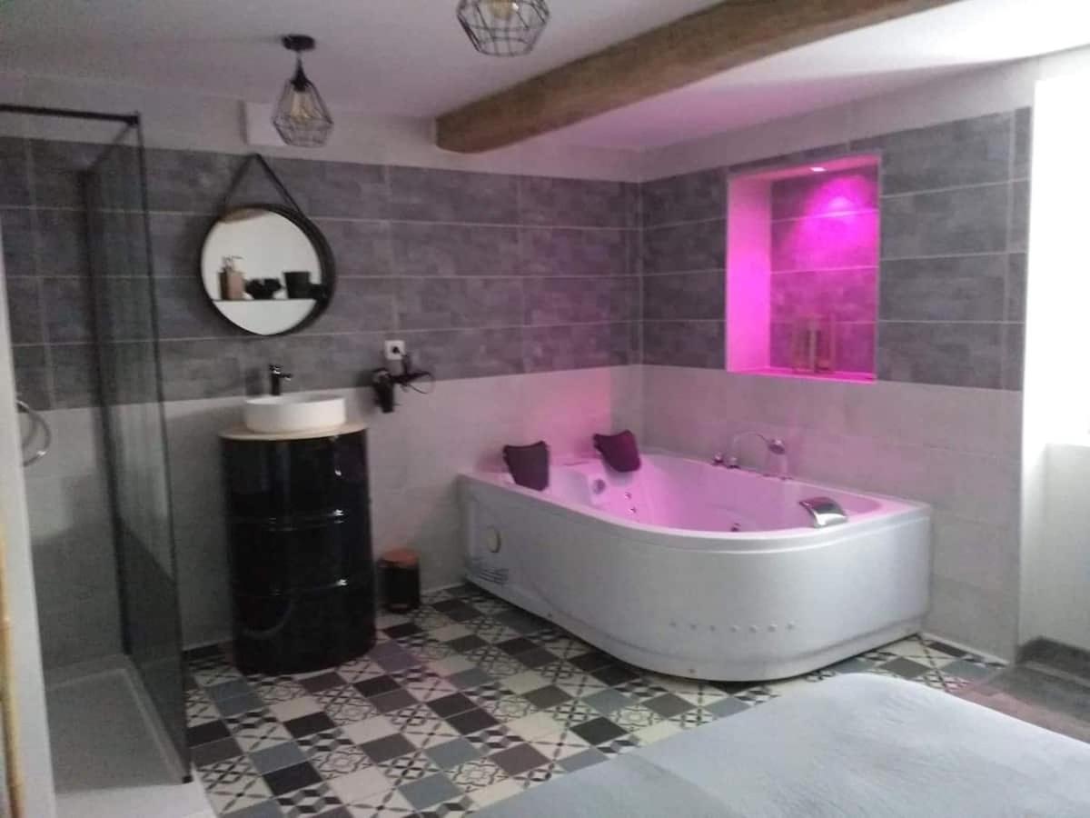 Nuit Romantique Saint-Christophe-en-Brionnais Exterior foto